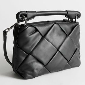 & other stories •padded leather crossbody bag (black)